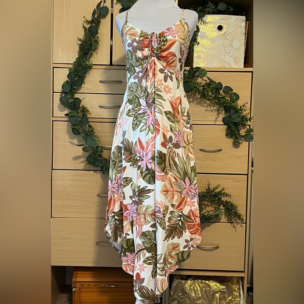 NWT Mahina Floral Hawaiian Tropical Dress